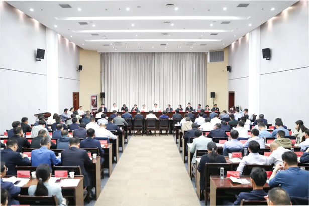 20250423全縣項(xiàng)目攻堅(jiān)暨經(jīng)濟(jì)運(yùn)行分析會(huì)召開1.jpg