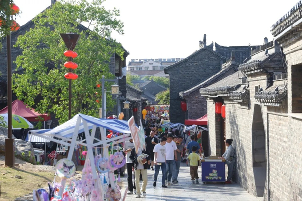 20250503縣領導現場推進小麥抗旱、安全生產和重點項目建設3.jpg