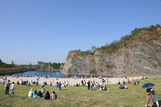 20250503縣領導現場推進小麥抗旱、安全生產和重點項目建設2.jpg
