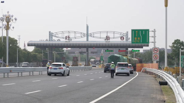 s49新揚高速出口正式完成升級改造并通車2.jpg
