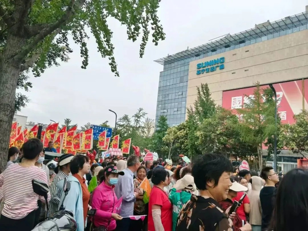 “蝦趣狂歡，嗨游全城！”主題巡游活動火熱上演4.jpg