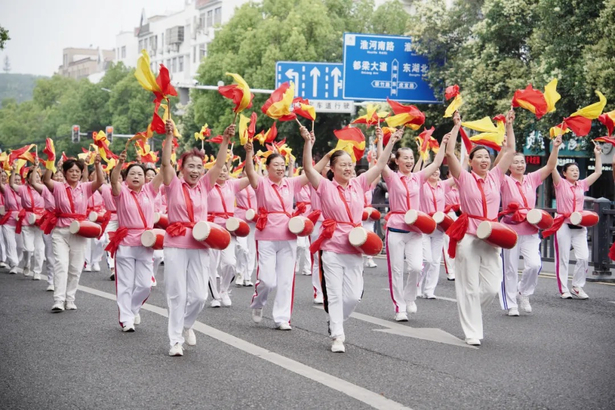 “蝦趣狂歡，嗨游全城！”主題巡游活動火熱上演7.jpg